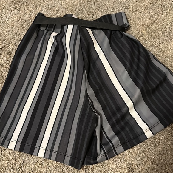 Venus black, white and gray striped shorts with tie front. - Picture 2 of 4